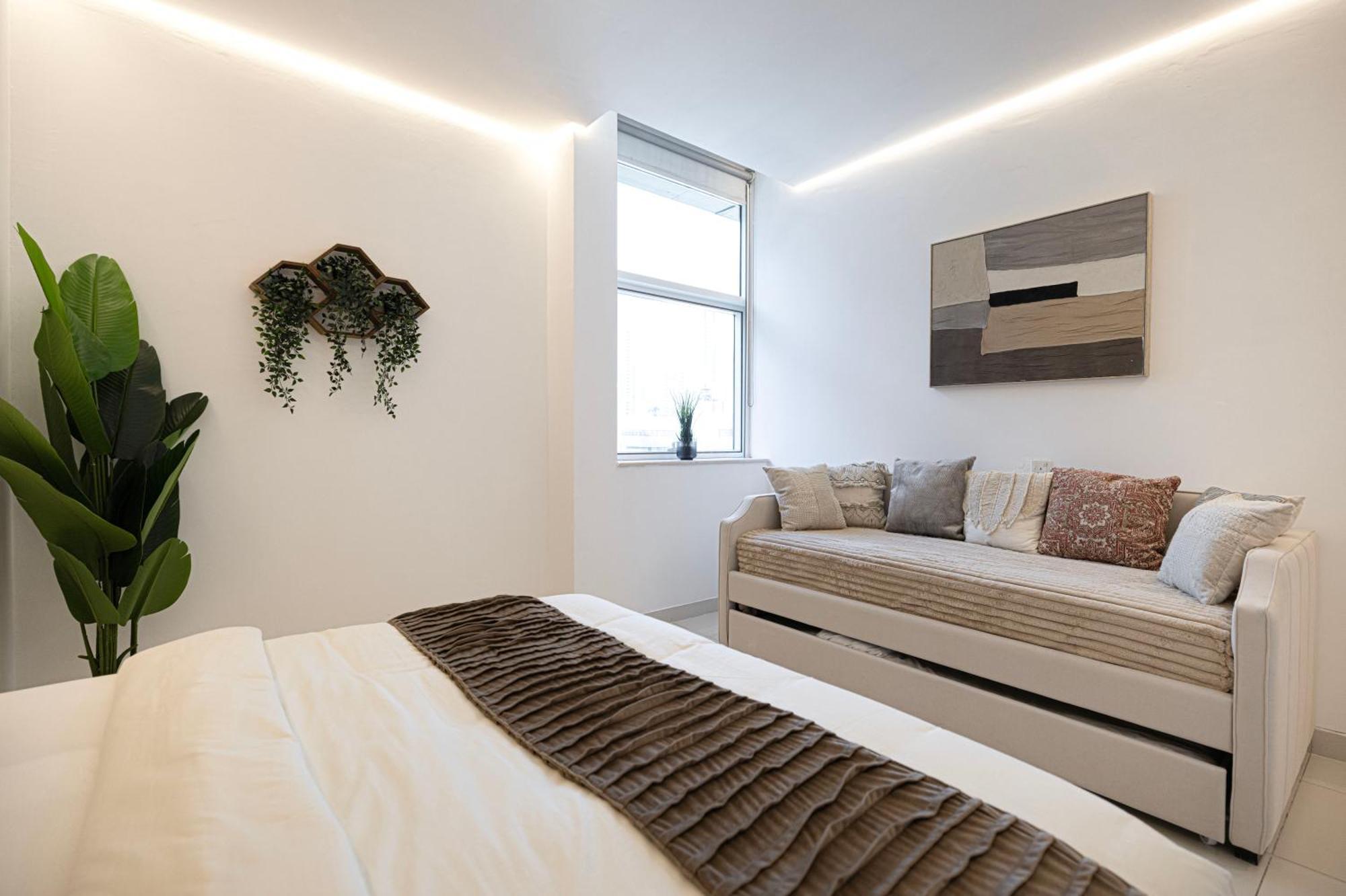 Downtown Views - The Penthouse Apartment *