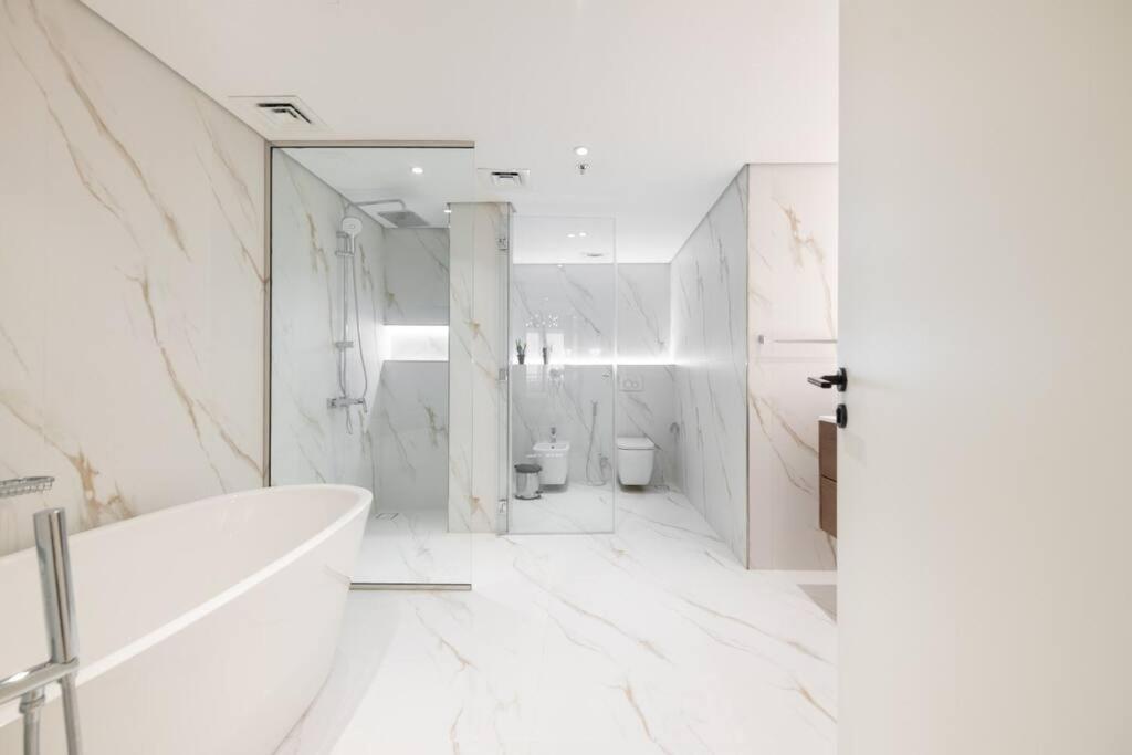Upgraded Gorgeous 1br At 5 Star Apartment Dubai