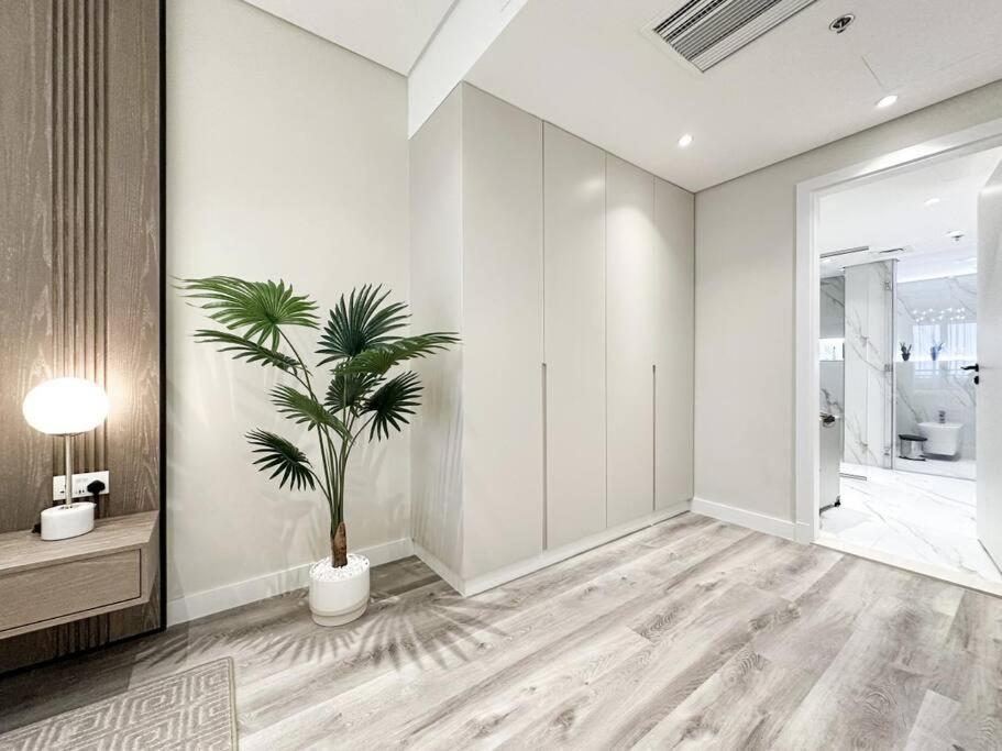 Upgraded Gorgeous 1br At 5 Star *