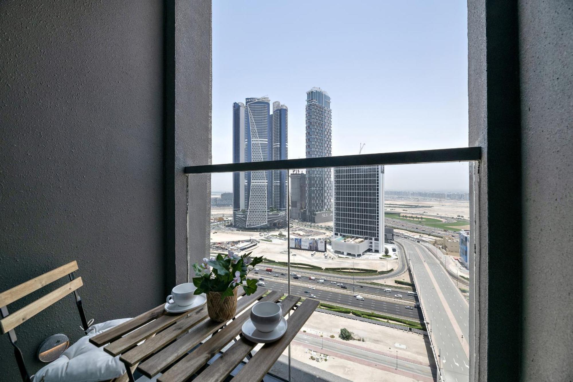Vayk - Fresh & Trendy In Business Bay Apartment *