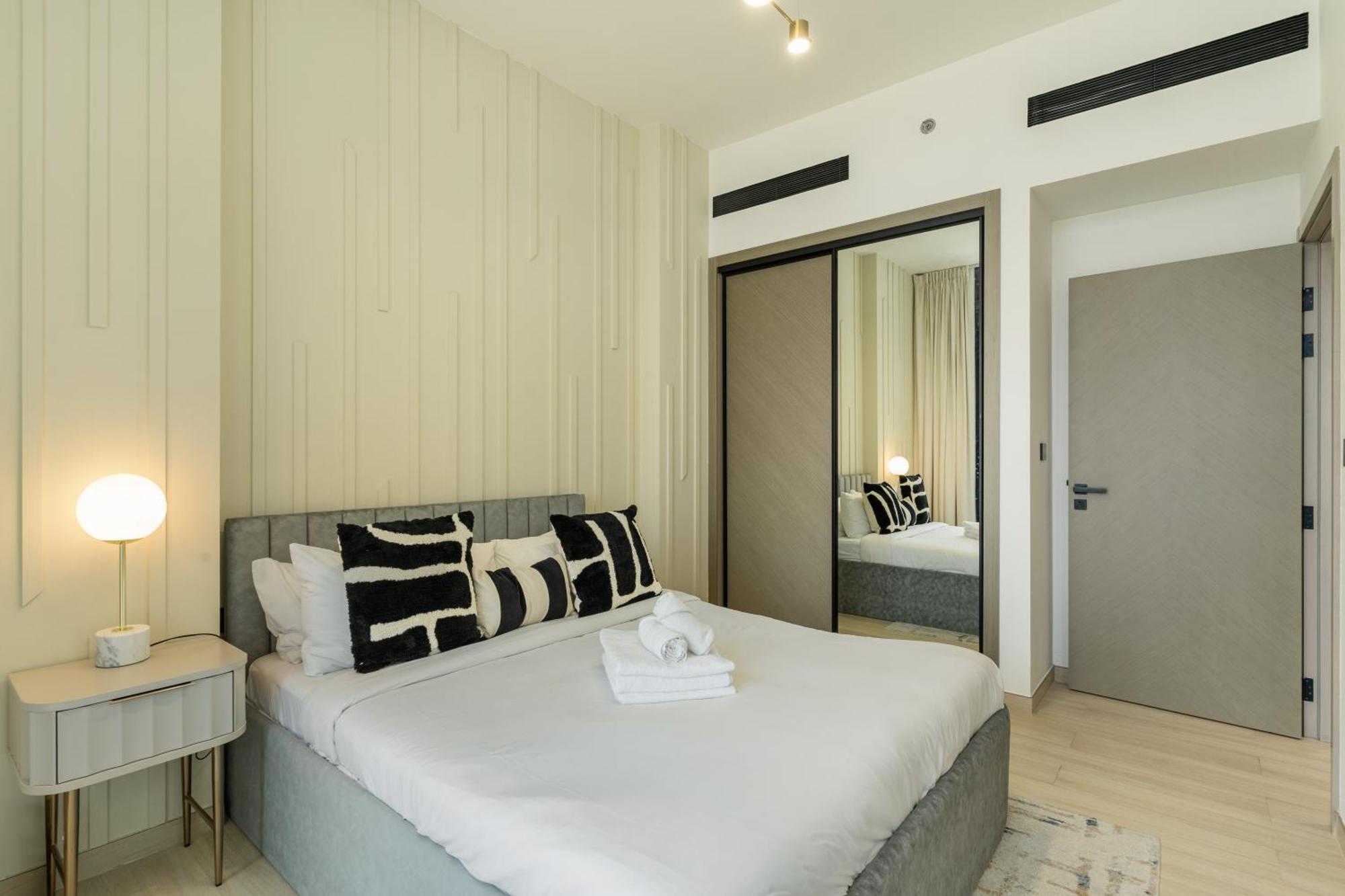 Stylish 3 Bedroom In Jvc Apartment