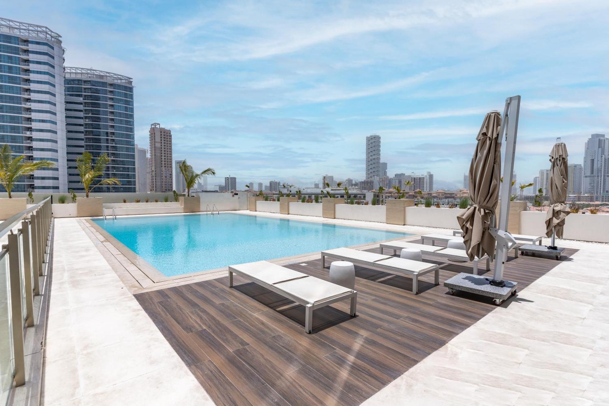 Stylish 3 Bedroom In Jvc Apartment *