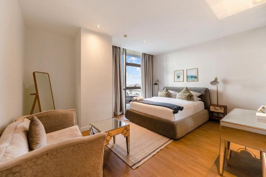 Fam Living -duplex 4bed And Maids Apartment Dubai