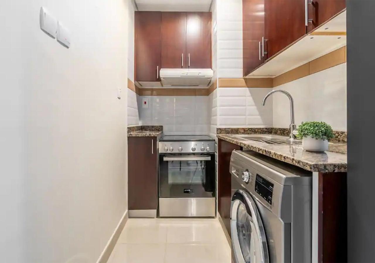 With Canal And Sea Views Close To Metro