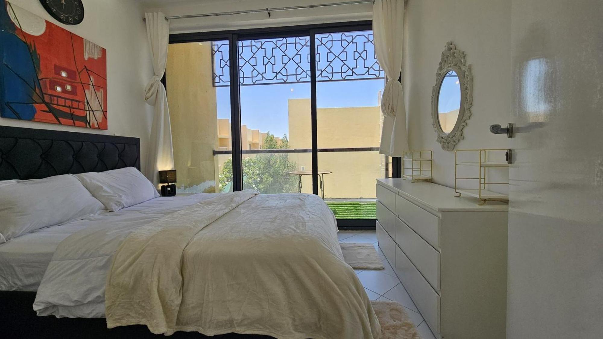 Dubai- 1 Bedroom Townhouse *