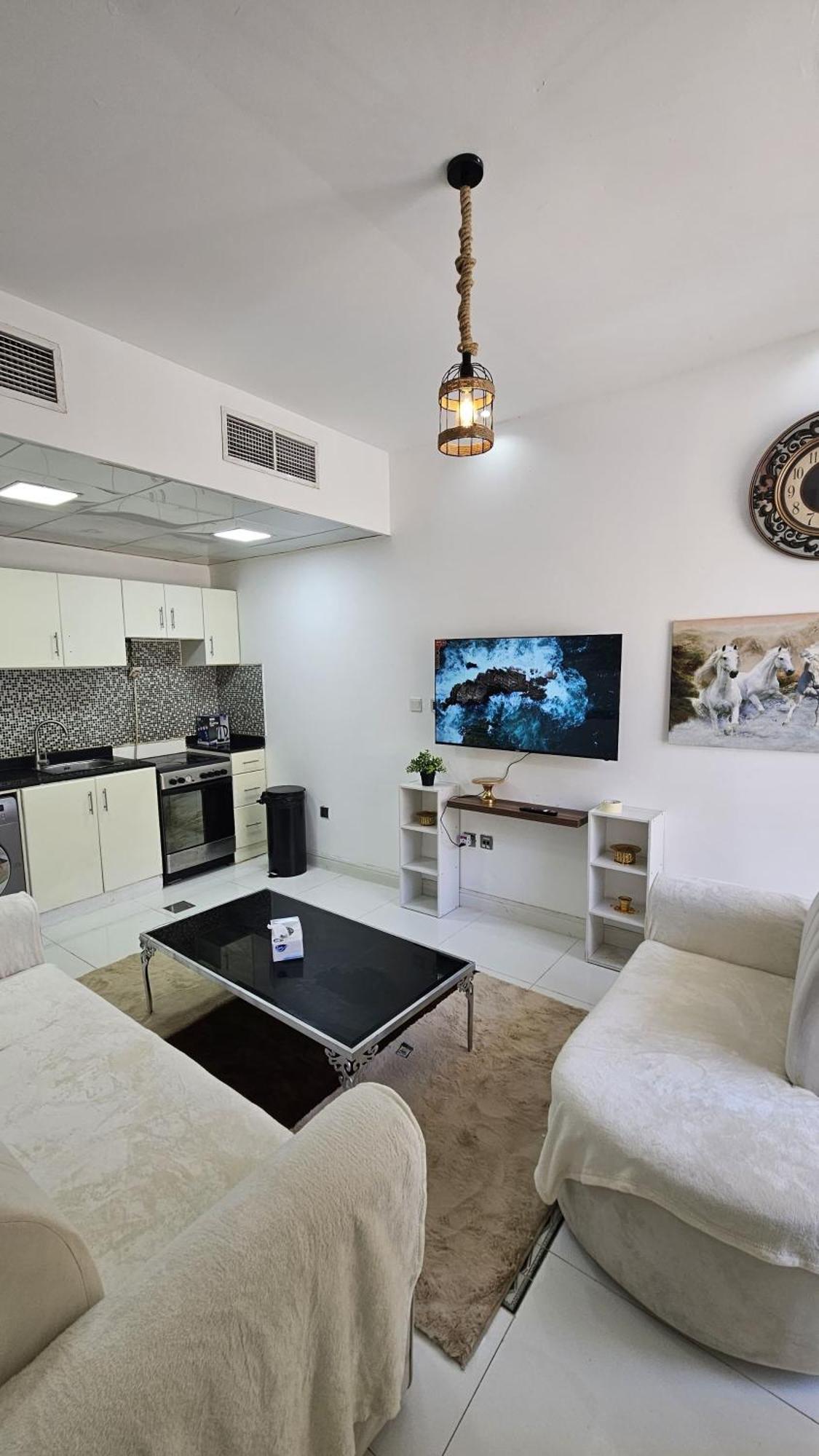 Dubai- 1 Bedroom Townhouse Villa Dubai