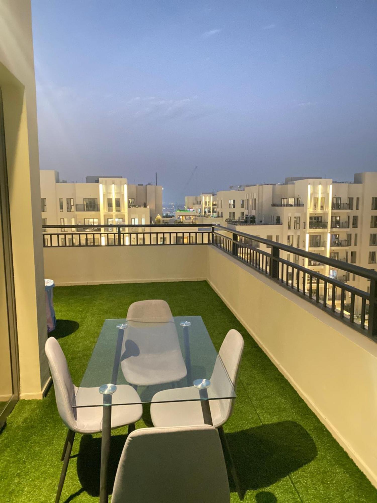 Lovely Calm 3br Easy Accessibility To With Huge Balcony And Pool View Town Square