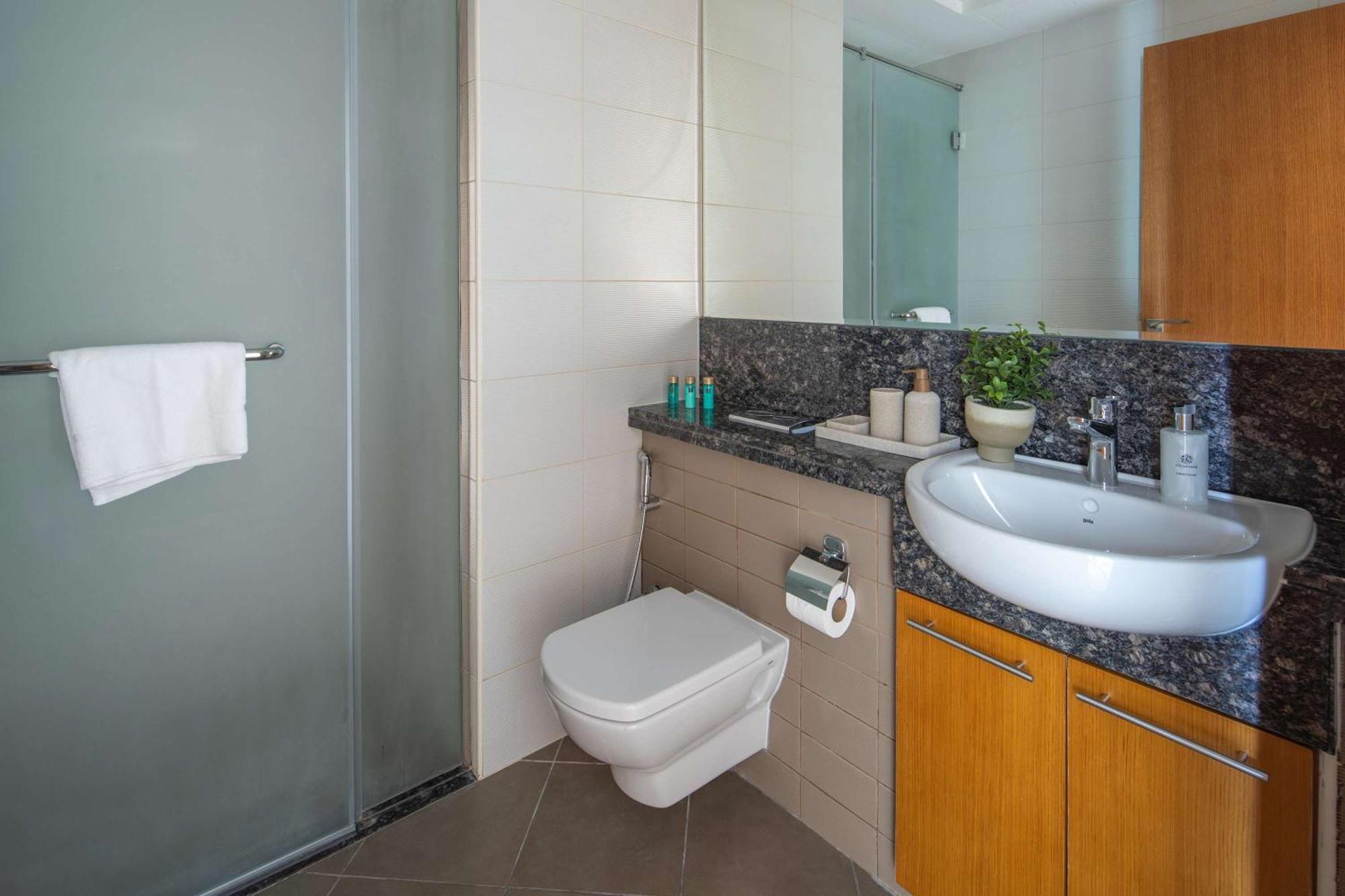 Frank Porter - Bay Square Apartment