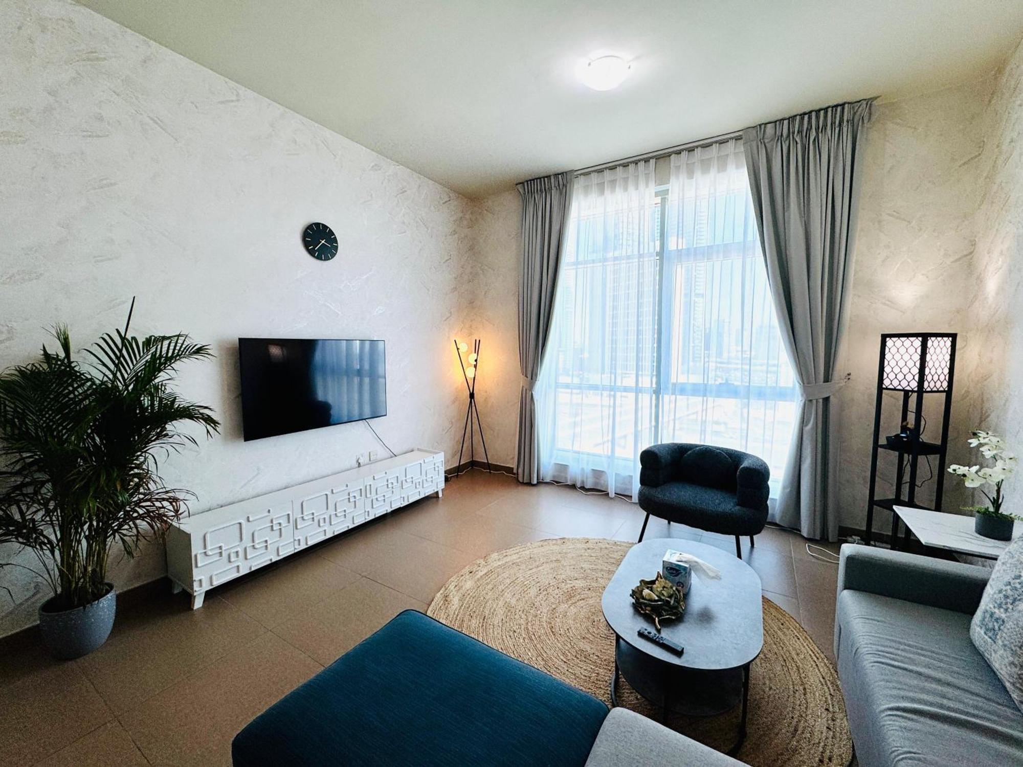 Luxury Hamilton Residency 1bhk Business Bay Marsai Drive *