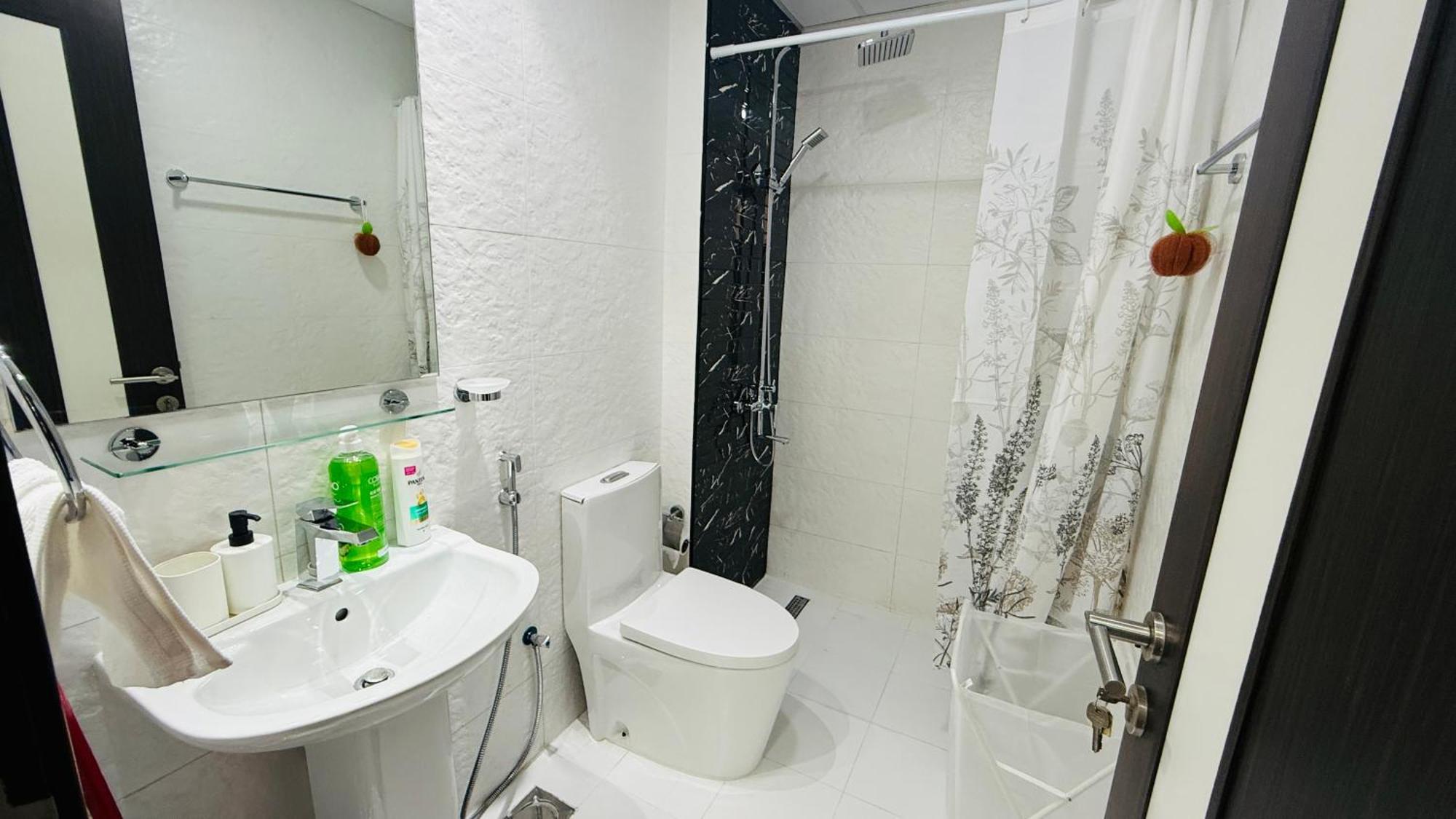 Lawnz Luxury Furnished With Balcony Swimming Pool Gym Kids Play Ground Apartment