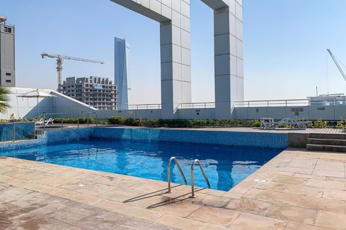 Beautiful Newly Renovated - Jlt *