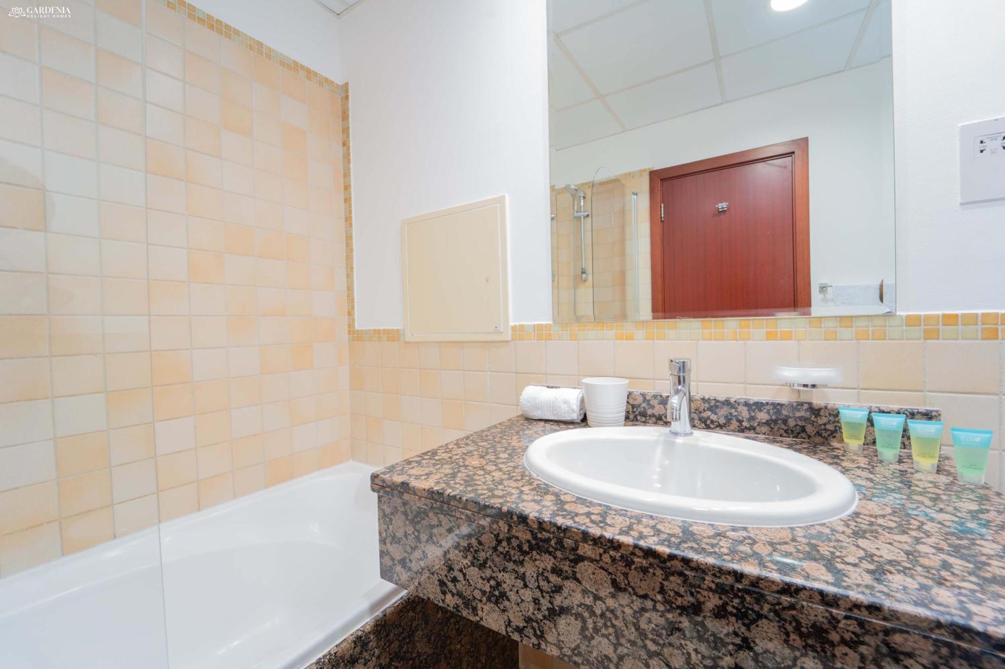 Gardenia Shams 4 2br With Marina, & Palm Views Apartment Dubai