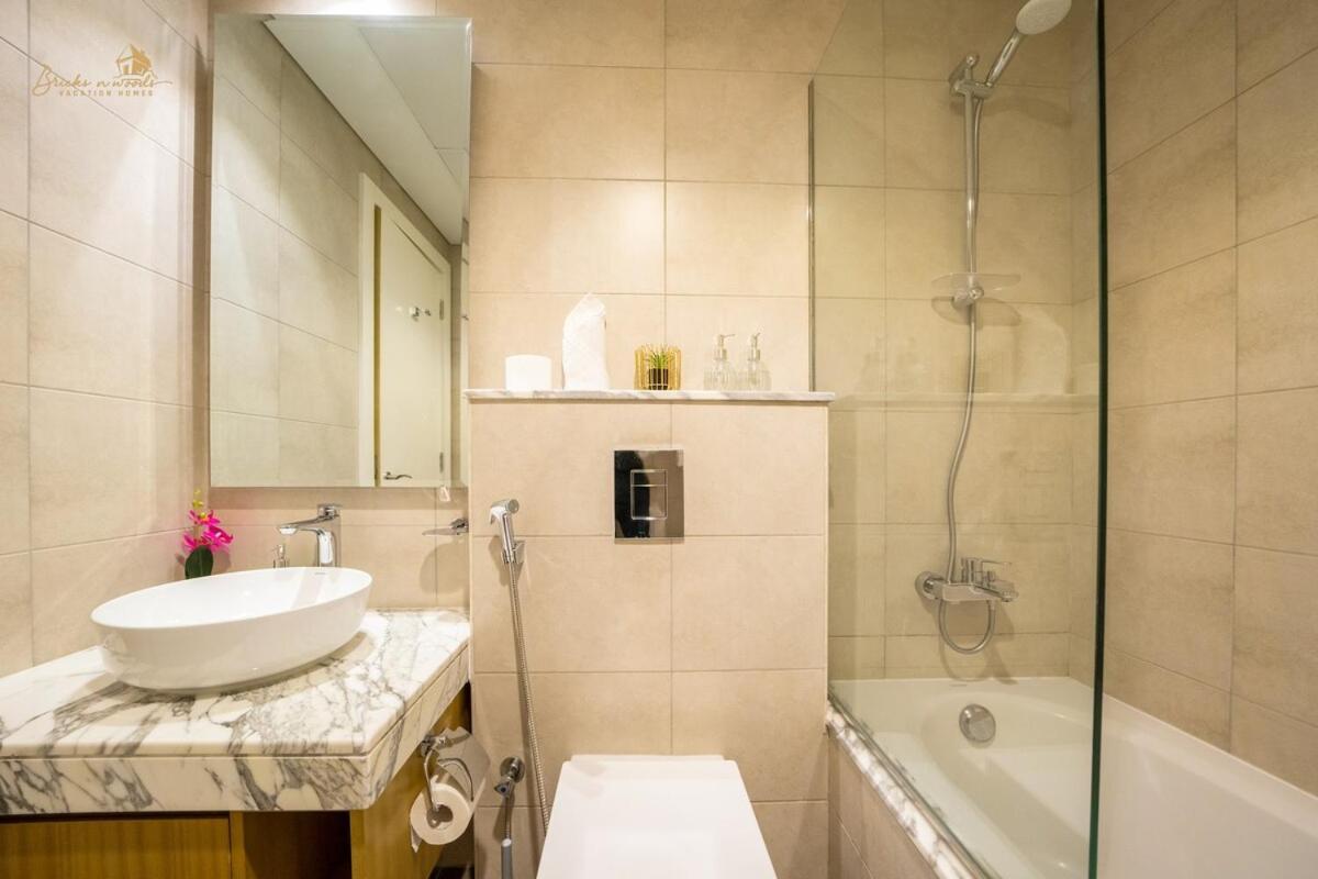 Magnificent Canal View 2 Bhk 6 Pax * Dubai