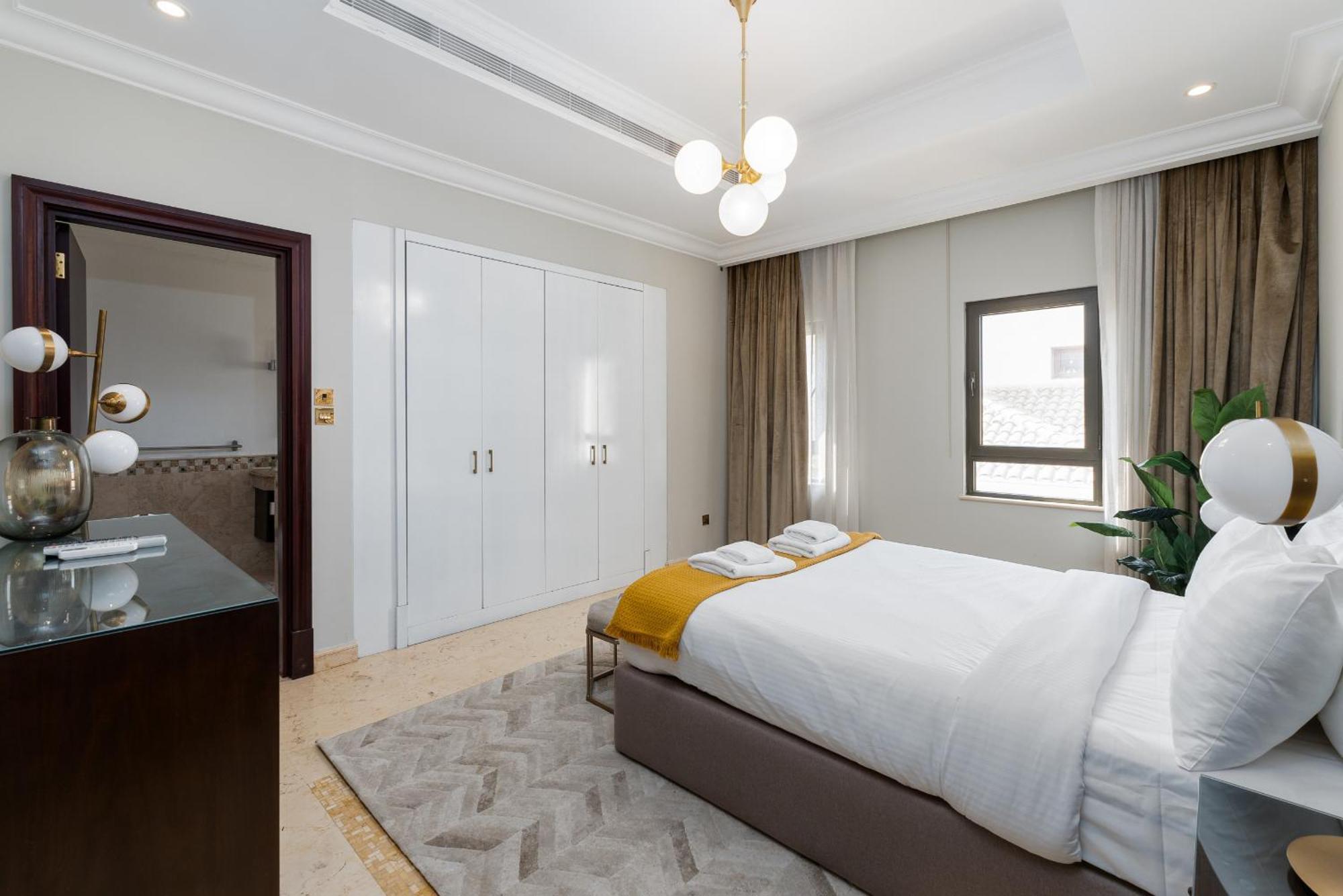 Frond D, Beachfront Villa, Palm Jumeirah - Mint Homes Dubai