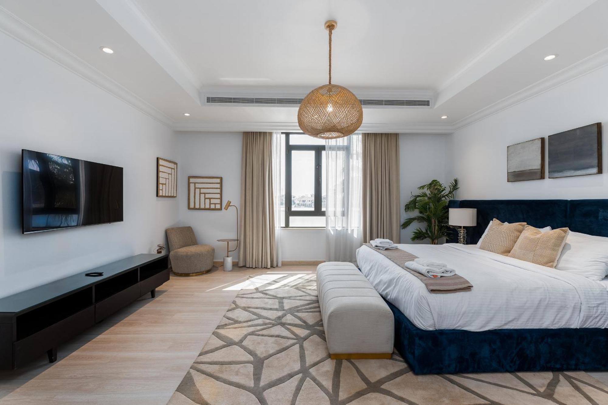 Frond D, Beachfront Villa, Palm Jumeirah - Mint Homes * Dubai