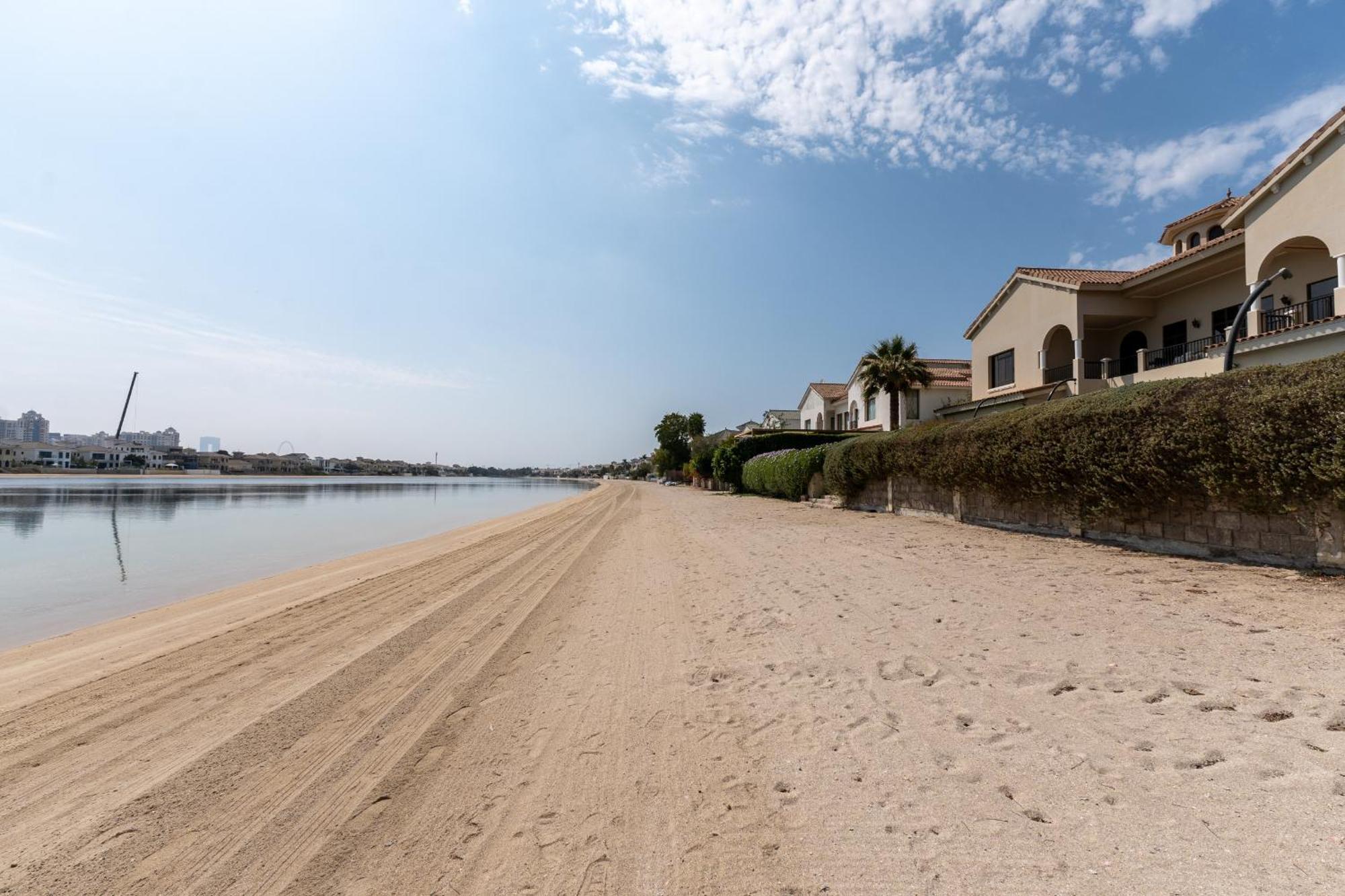 Frond D, Beachfront Villa, Palm Jumeirah - Mint Homes