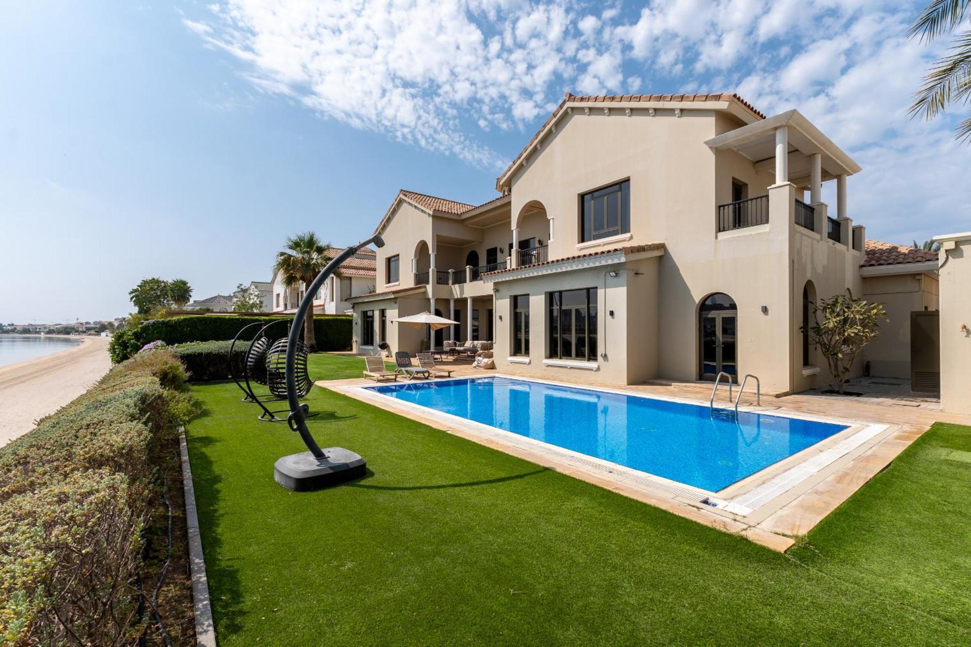 Frond D, Beachfront Villa, Palm Jumeirah - Mint Homes *
