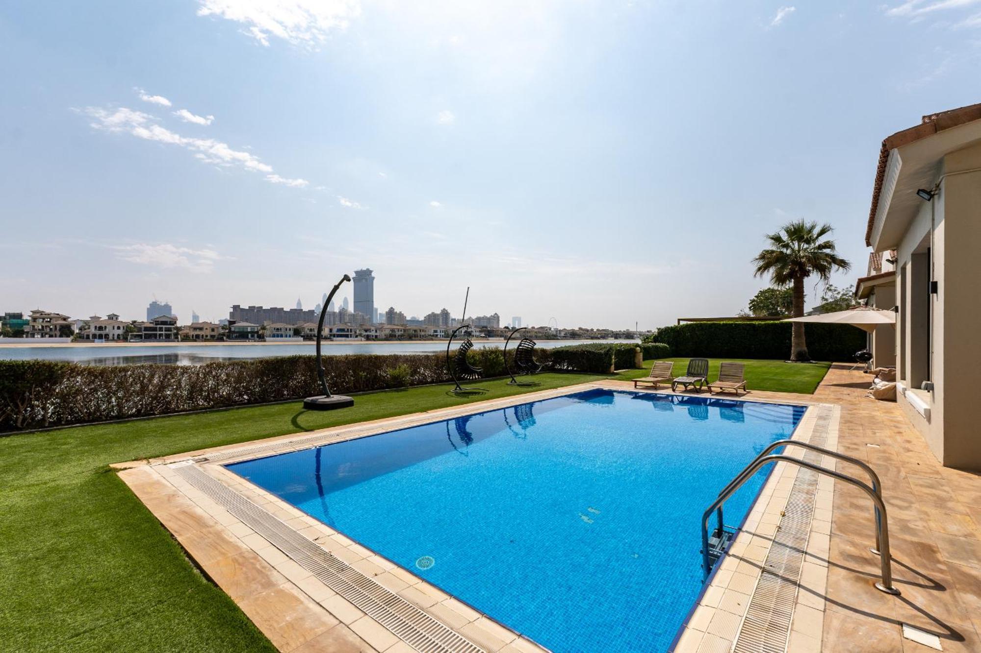 Frond D, Beachfront Villa, Palm Jumeirah - Mint Homes Villa