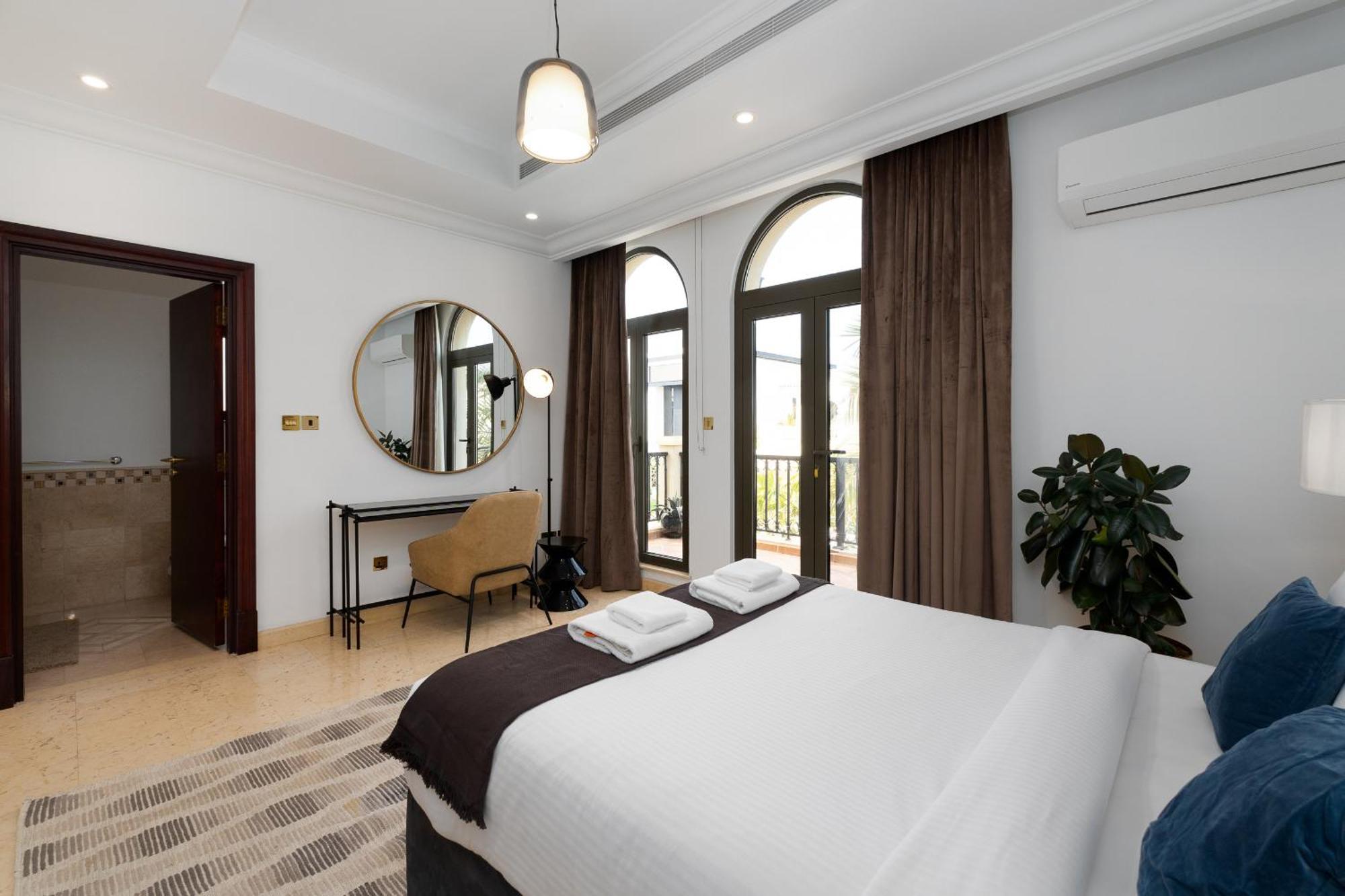 Villa Frond D, Beachfront Villa, Palm Jumeirah - Mint Homes