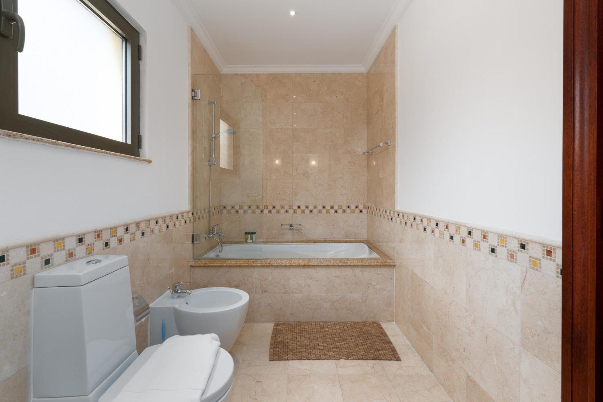 Frond D, Beachfront Villa, Palm Jumeirah - Mint Homes Villa *