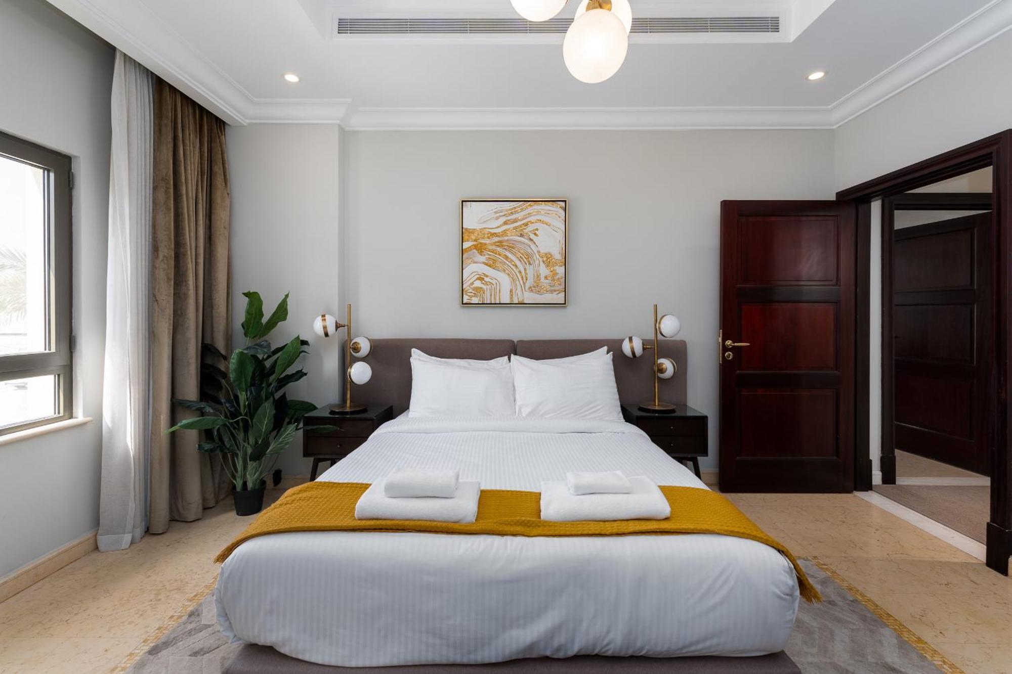 Villa Frond D, Beachfront Villa, Palm Jumeirah - Mint Homes Dubai