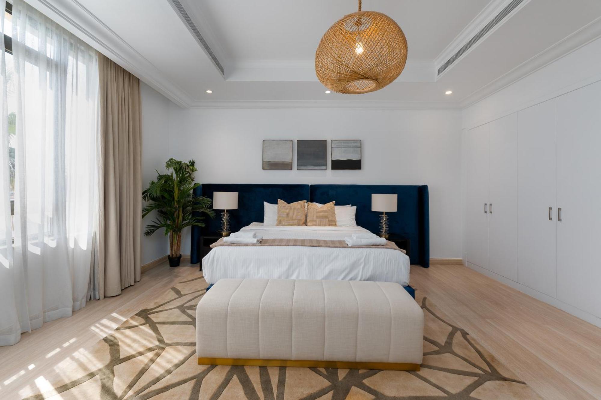 Frond D, Beachfront Villa, Palm Jumeirah - Mint Homes * Dubai