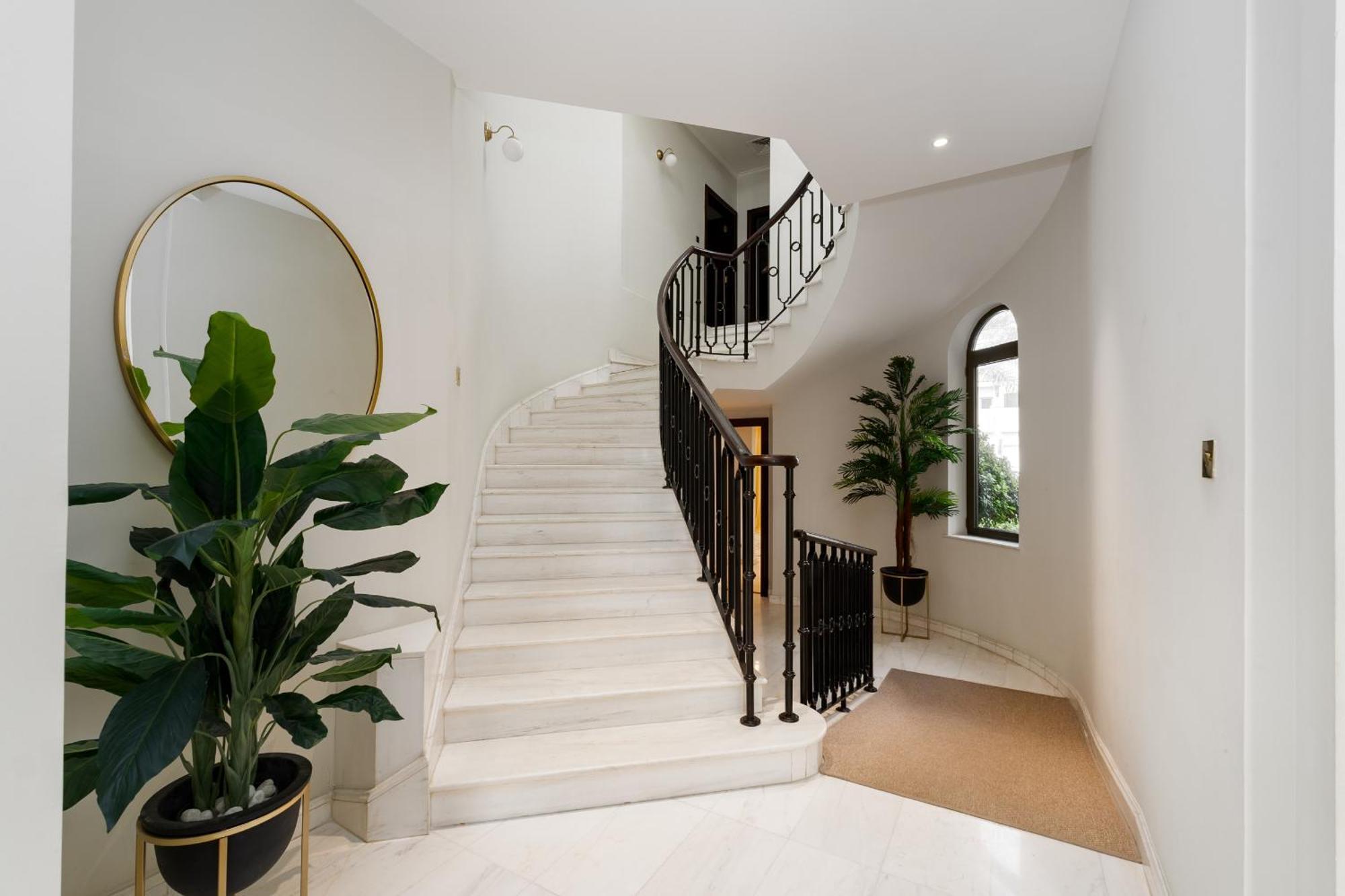 Frond D, Beachfront Villa, Palm Jumeirah - Mint Homes Villa