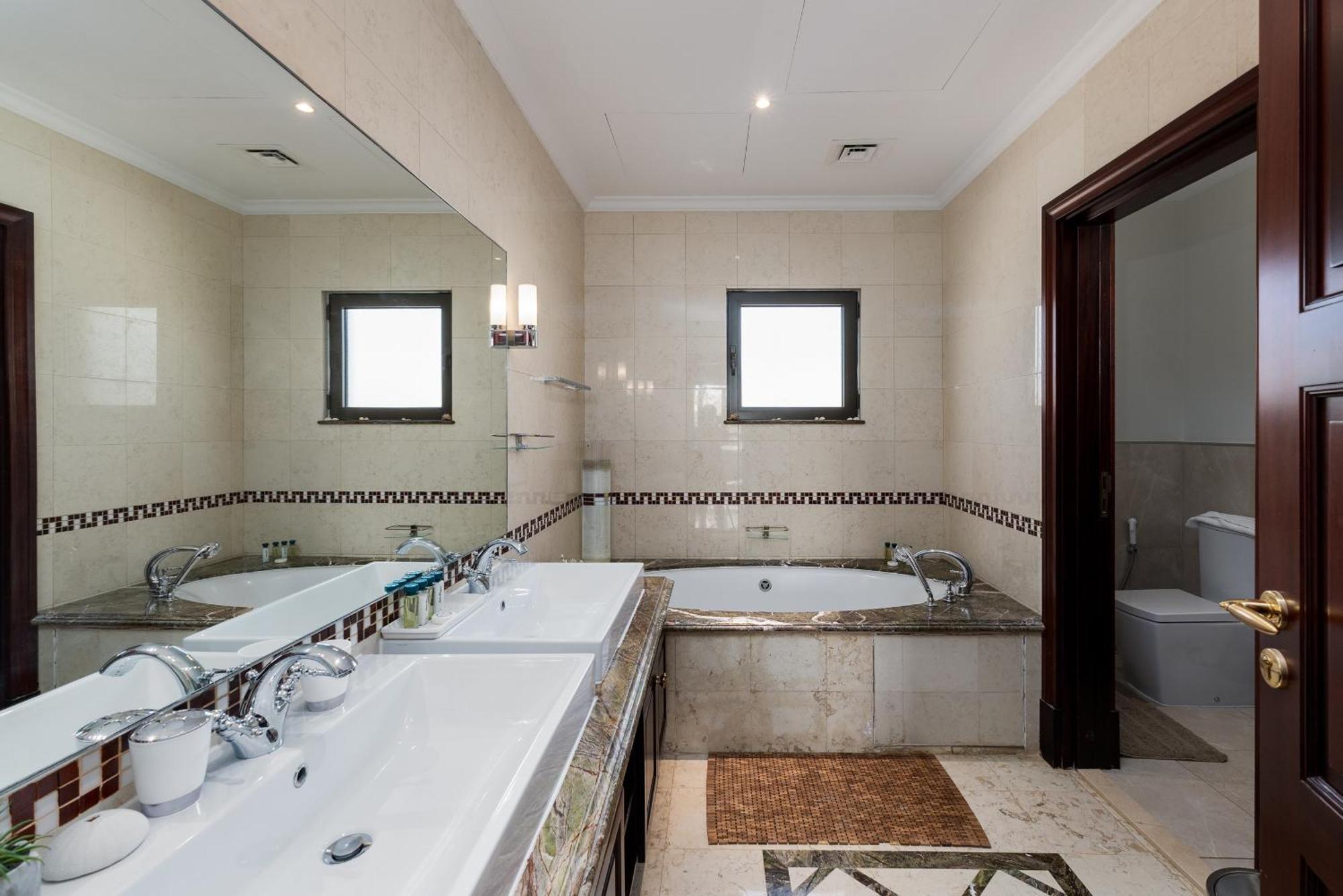 Villa Frond D, Beachfront Villa, Palm Jumeirah - Mint Homes