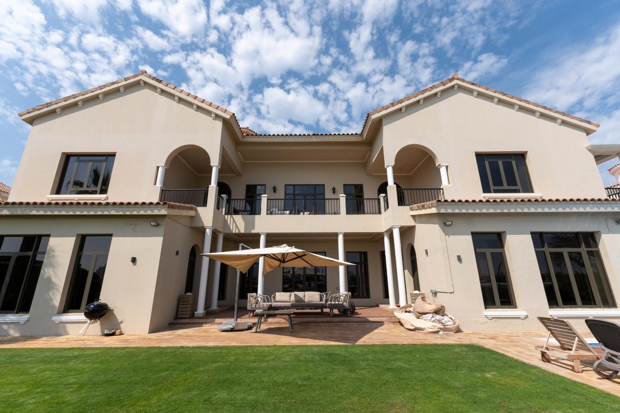 Frond D, Beachfront Villa, Palm Jumeirah - Mint Homes *
