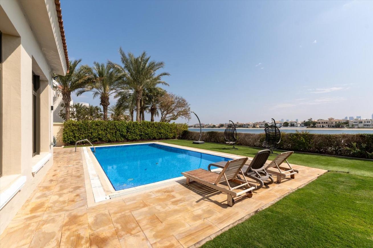 Frond D, Beachfront Villa, Palm Jumeirah - Mint Homes * Dubai