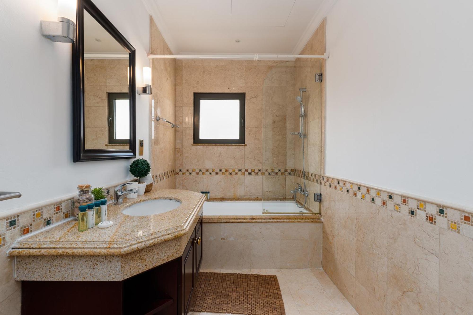 Frond D, Beachfront Villa, Palm Jumeirah - Mint Homes Villa
