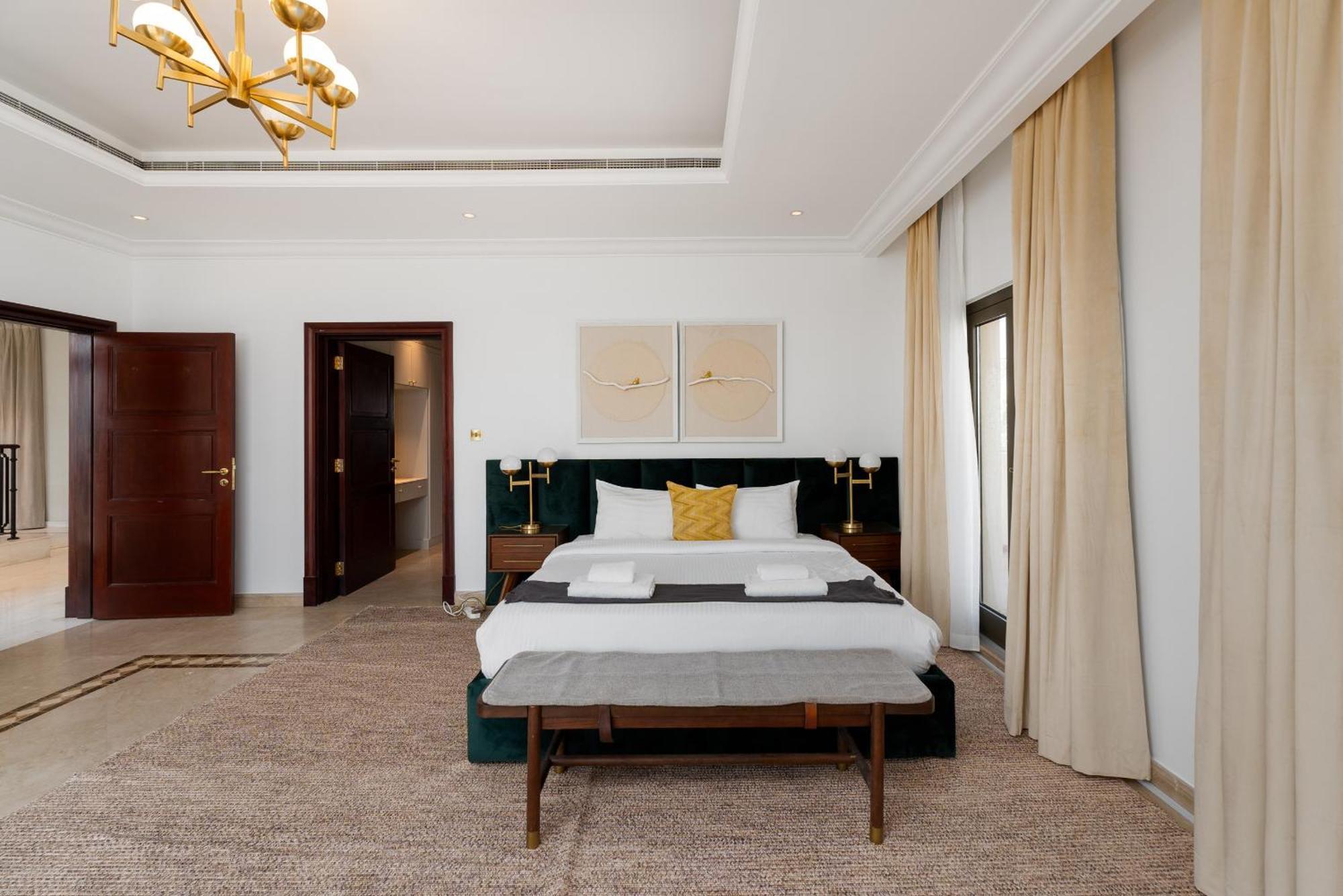 Villa Frond D, Beachfront Villa, Palm Jumeirah - Mint Homes
