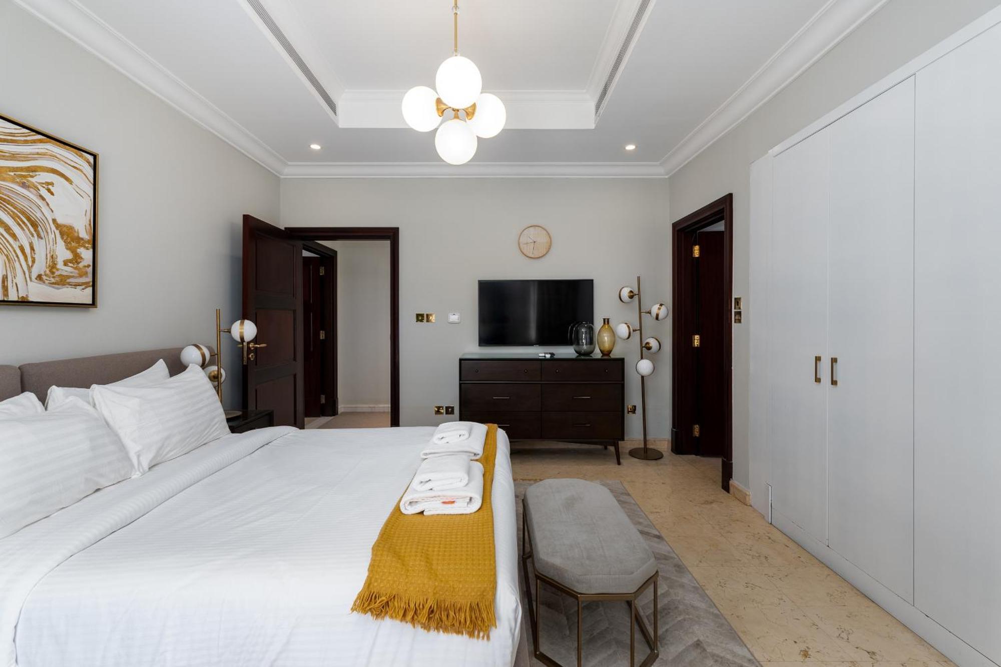 Frond D, Beachfront Villa, Palm Jumeirah - Mint Homes Villa *
