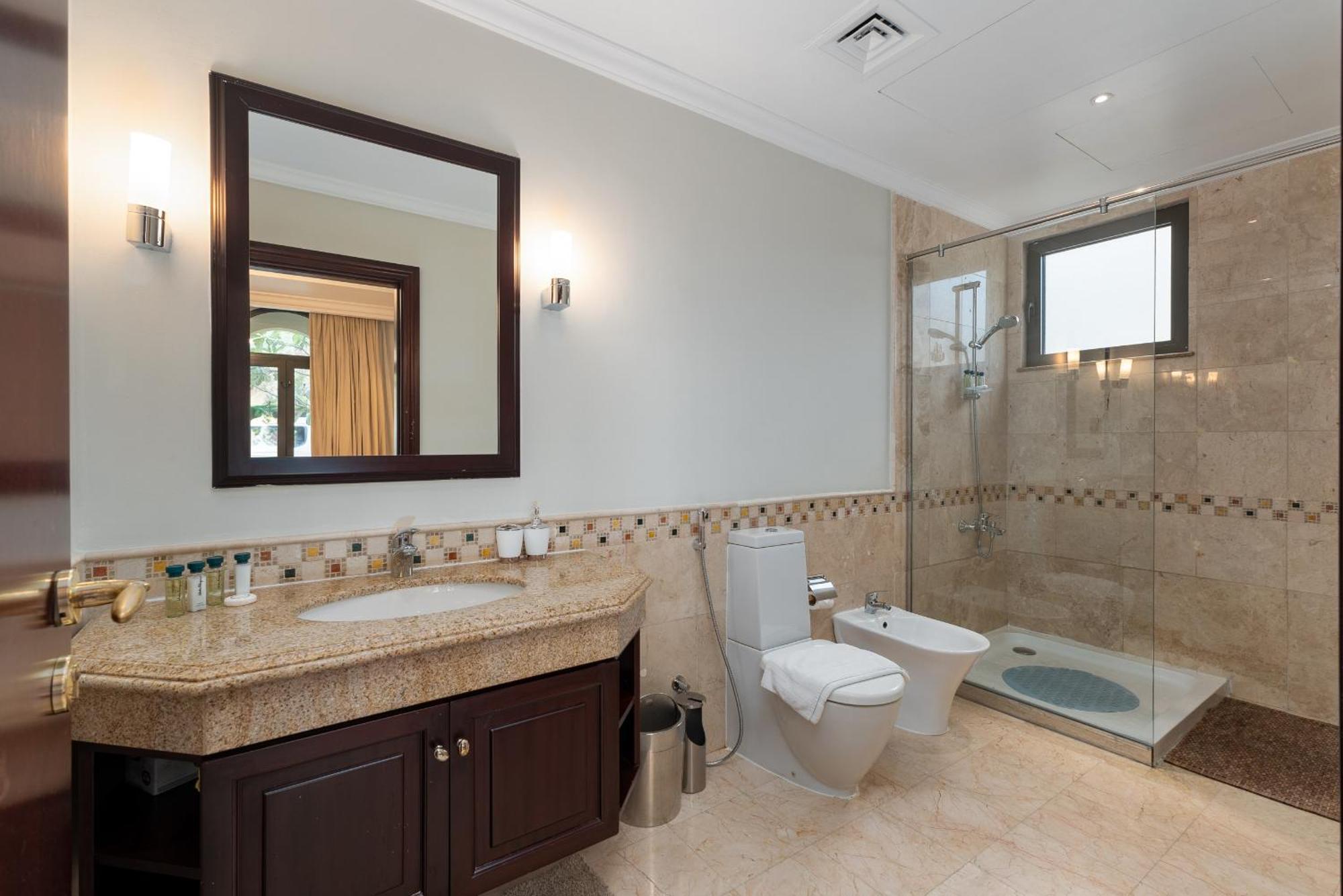 Villa Frond D, Beachfront Villa, Palm Jumeirah - Mint Homes Dubai