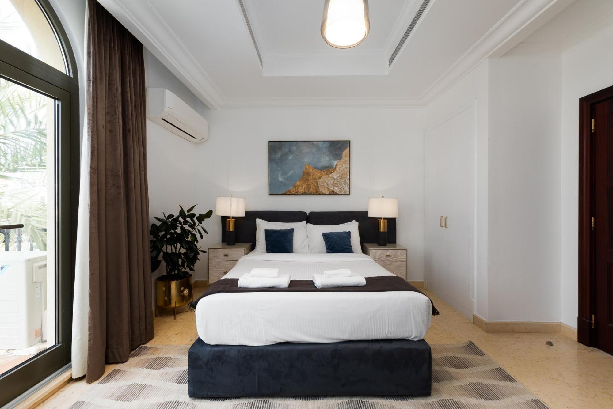 Frond D, Beachfront Villa, Palm Jumeirah - Mint Homes *