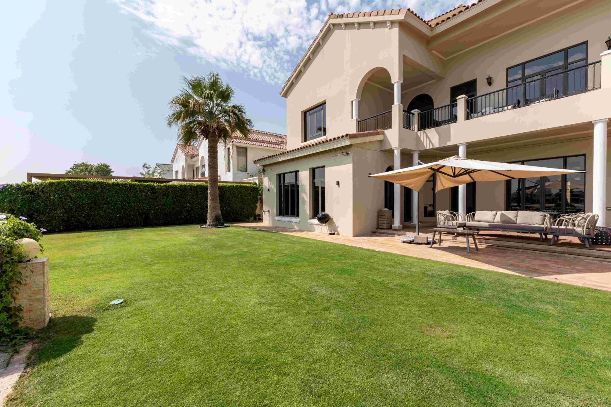 Frond D, Beachfront Villa, Palm Jumeirah - Mint Homes Villa