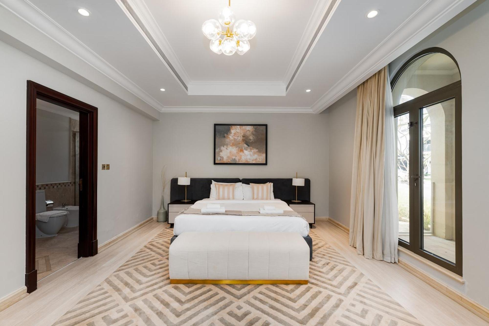 Frond D, Beachfront Villa, Palm Jumeirah - Mint Homes *