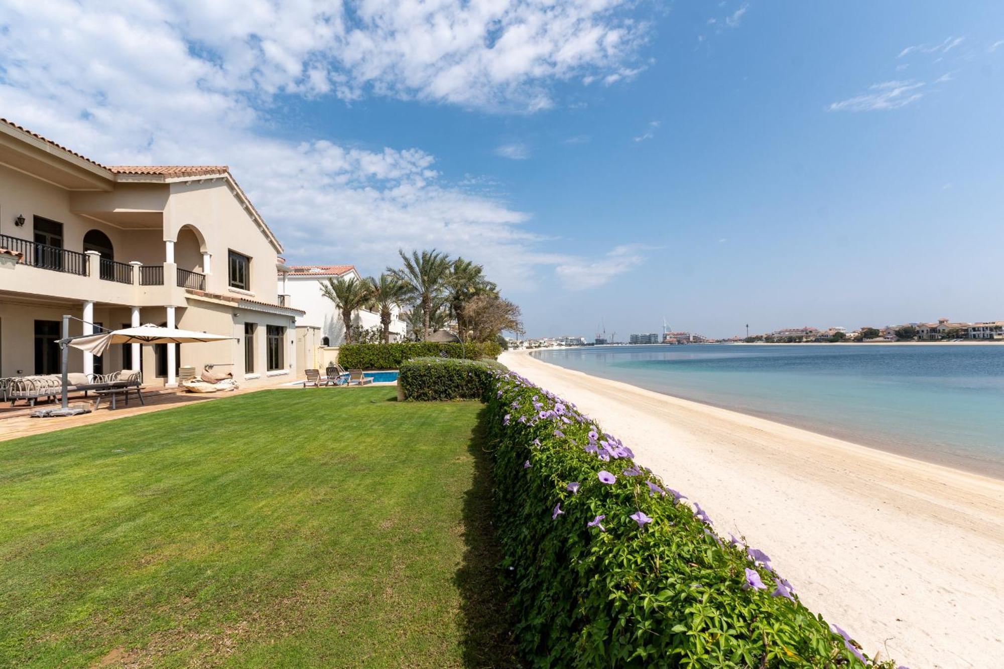 Villa Frond D, Beachfront Villa, Palm Jumeirah - Mint Homes