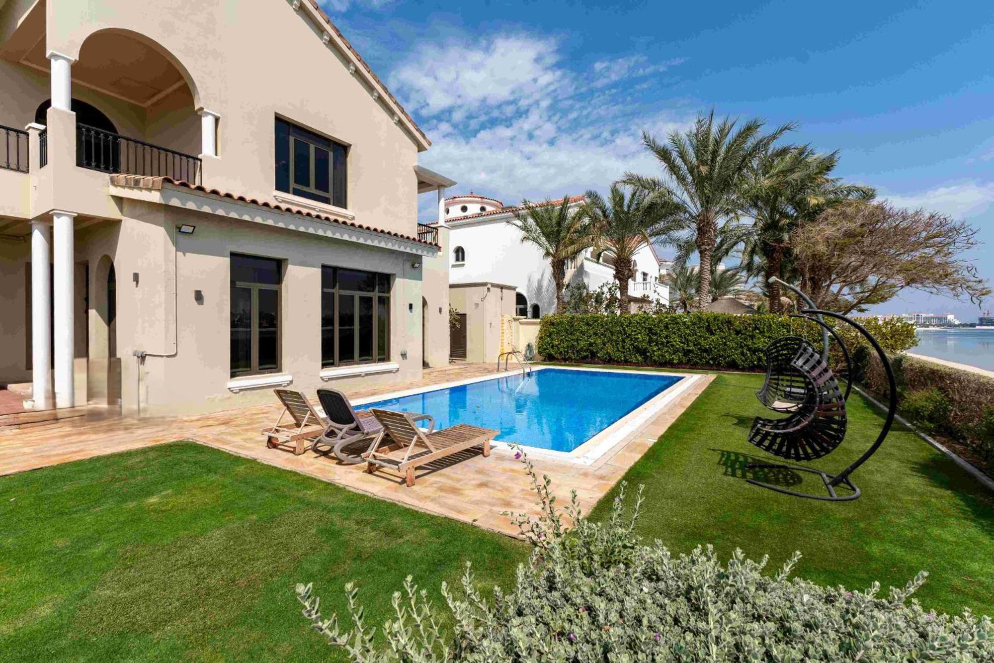 Frond D, Beachfront Villa, Palm Jumeirah - Mint Homes Villa