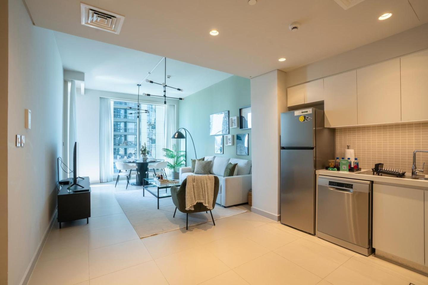 Creek Island Retreat With Balcony, Pool & Gym *