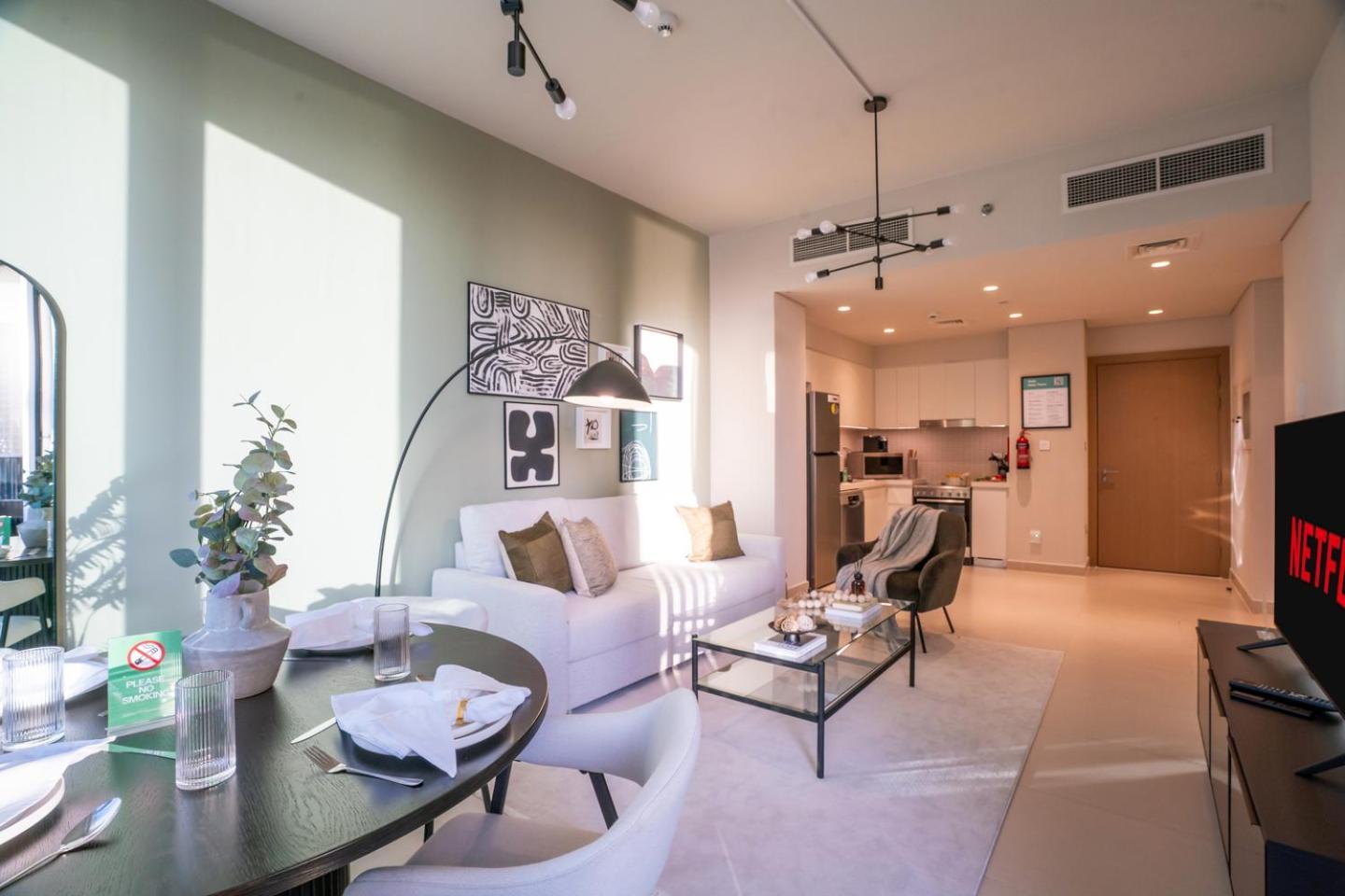 Apartment Creek Island Retreat With Balcony, Pool & Gym *