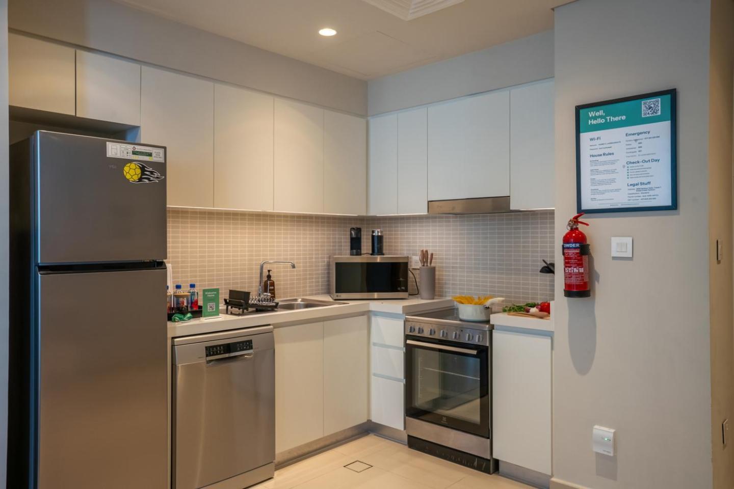 Creek Island Retreat With Balcony, Pool & Gym Apartment