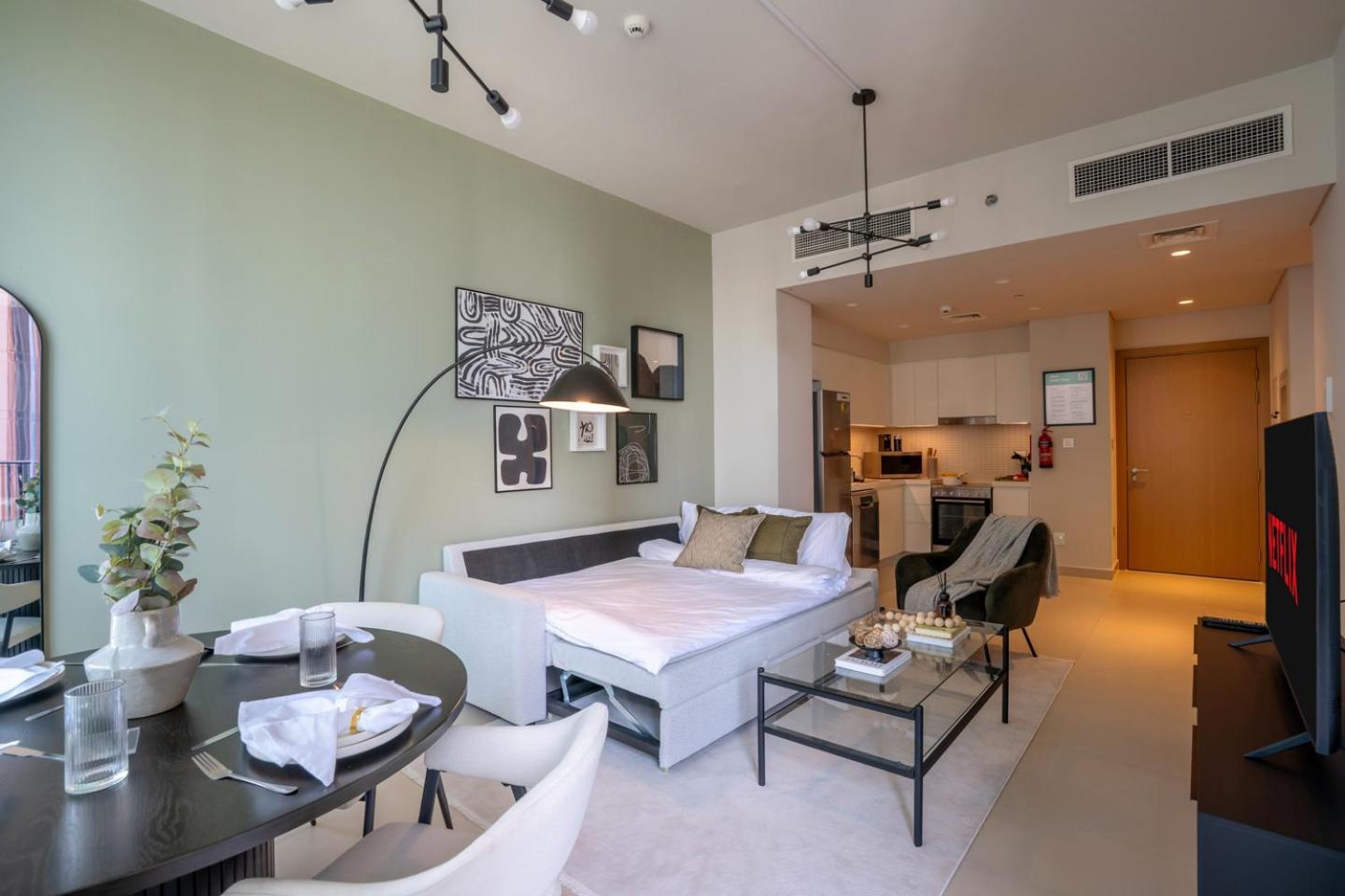 Creek Island Retreat With Balcony, Pool & Gym * Dubai