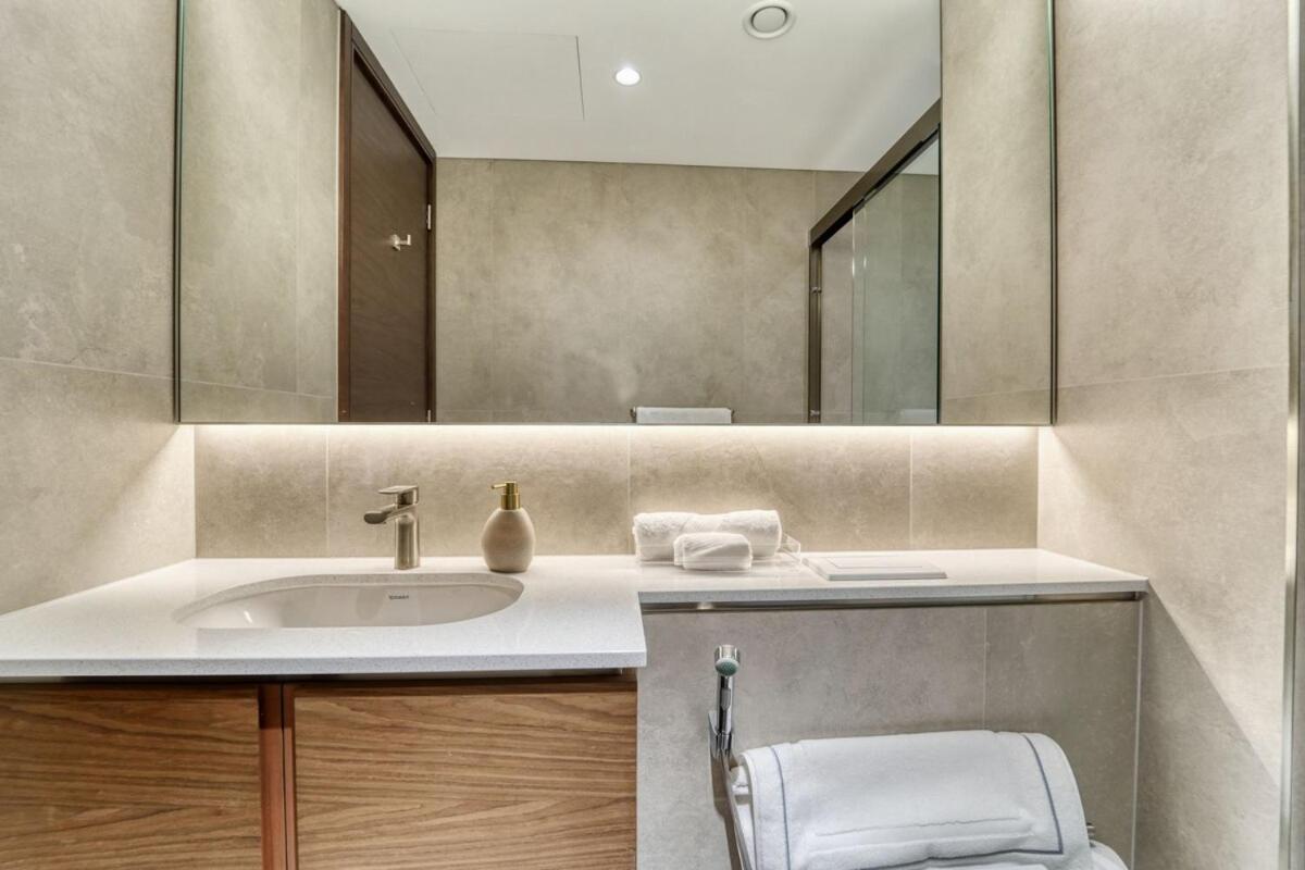 Modern 1br Retreat Creek Vistas Apartment Dubai