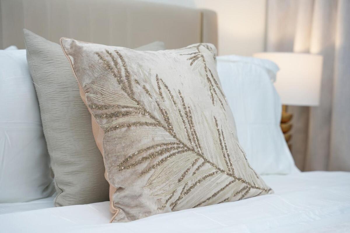 Modern 1br Retreat Creek Vistas Dubai