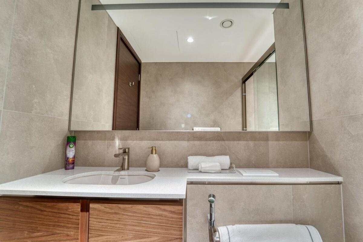 Modern 1br Retreat Creek Vistas Dubai