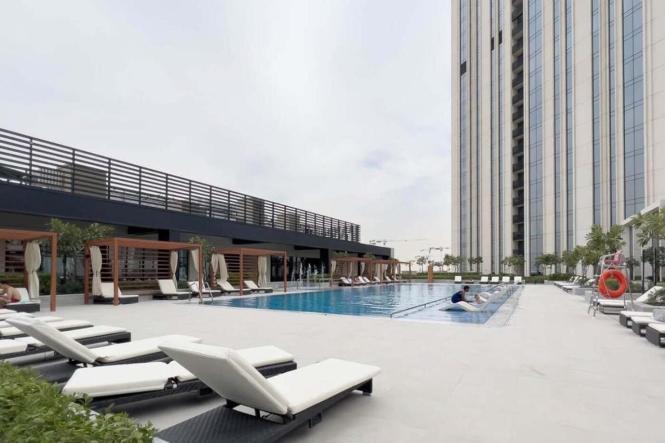 Creek Island Retreat With Balcony, Pool & Gym Apartment *