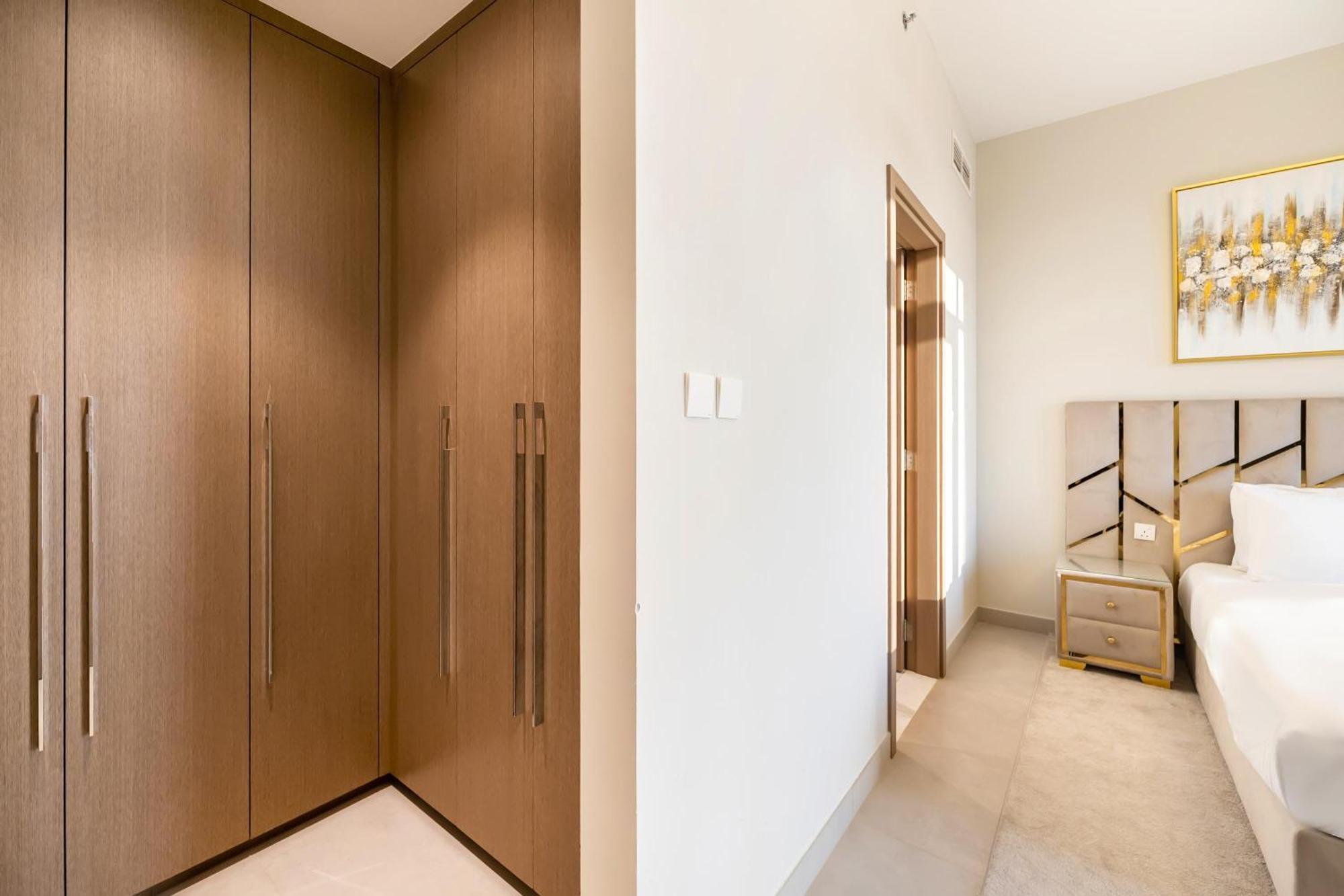 Fam Living - Elegant In Azizi Greenfield Apartment Dubai