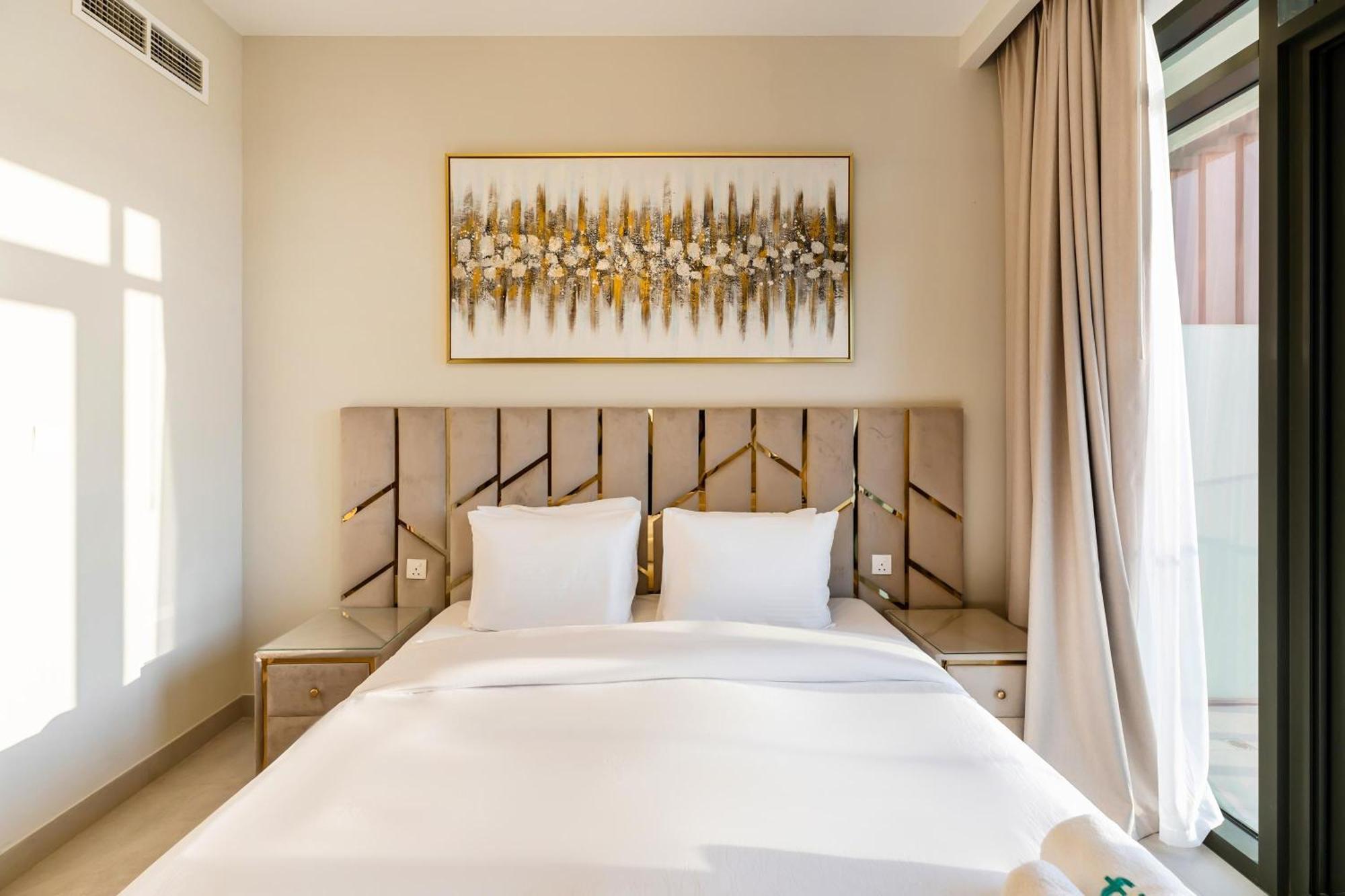 Fam Living - Elegant In Azizi Greenfield Apartment