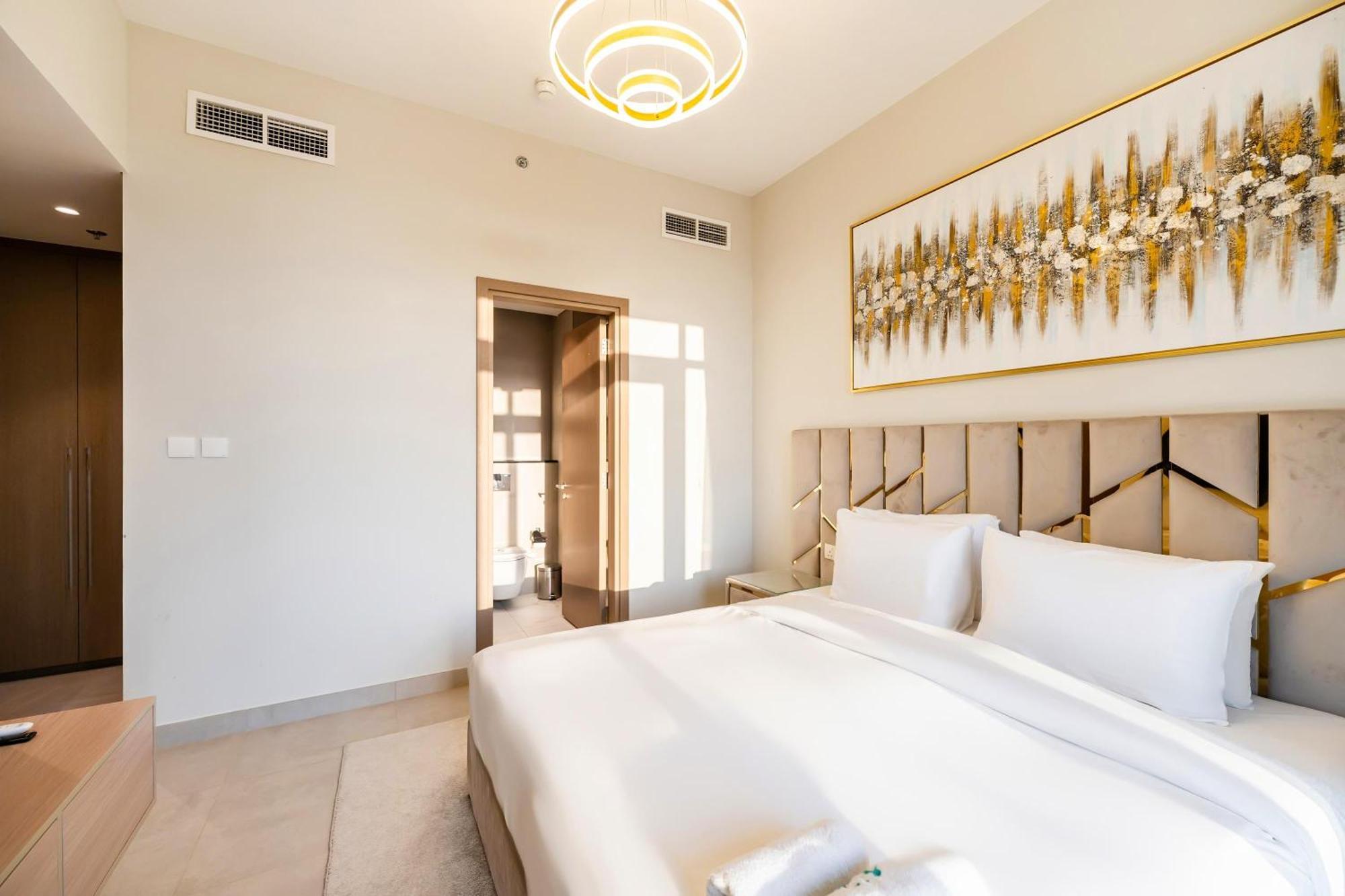 Fam Living - Elegant In Azizi Greenfield * Dubai